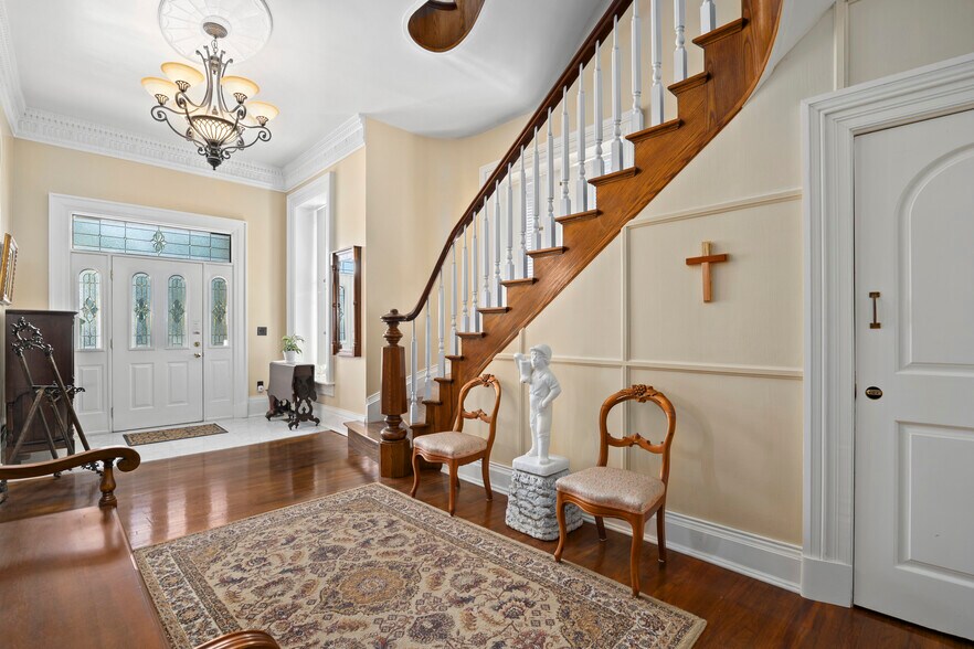 More Photos Of 403 E Adams St, Sandusky Hospitality For Sale