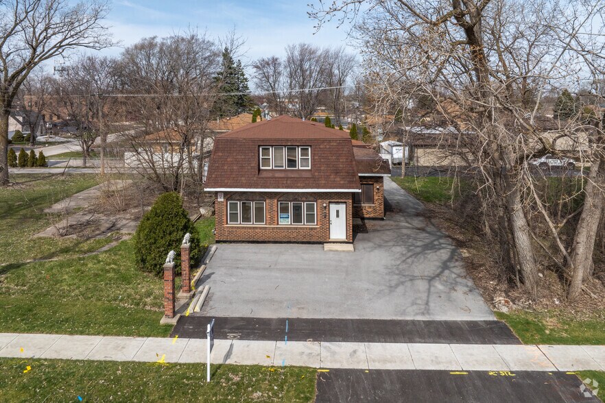 More Photos Of 7936 W 87th St, Justice Office Residential For Lease