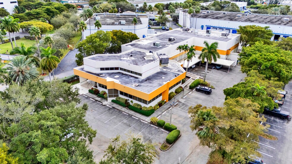 More Photos Of 8850 NW 20th St, Doral Light Manufacturing For Sale