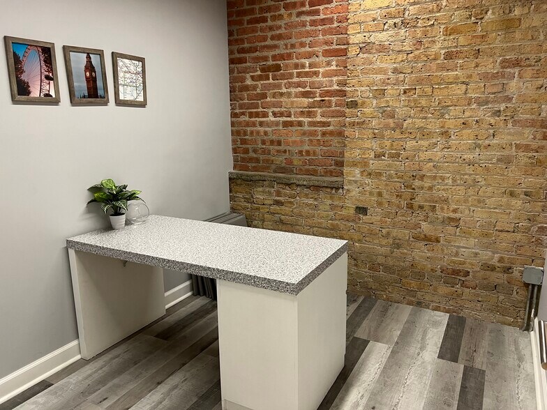 More Photos Of 824 W Superior St, Chicago Office Residential For Sale