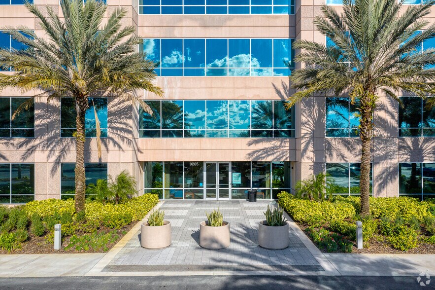 More Photos Of 8403 Southpark Cir, Orlando Office For Lease