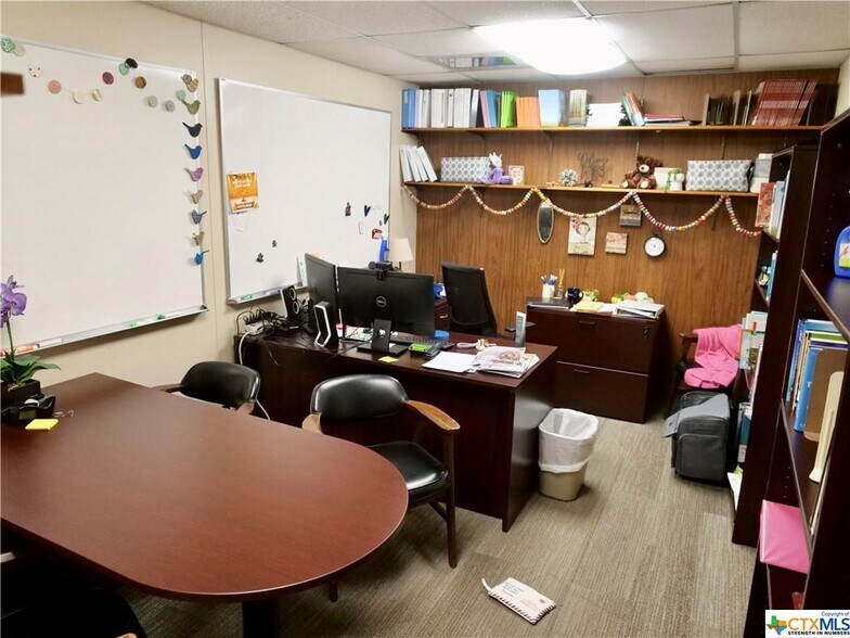 More Photos Of 1905 Leary Ln, Victoria Office For Sale