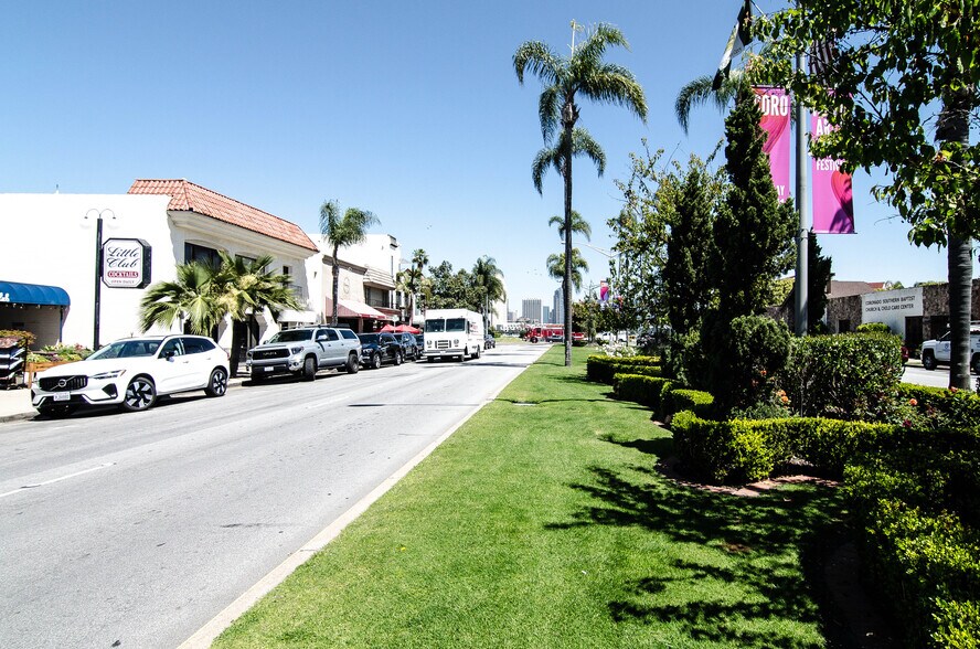 More Photos Of 132 Orange Ave, Coronado Storefront Retail Office For Sale