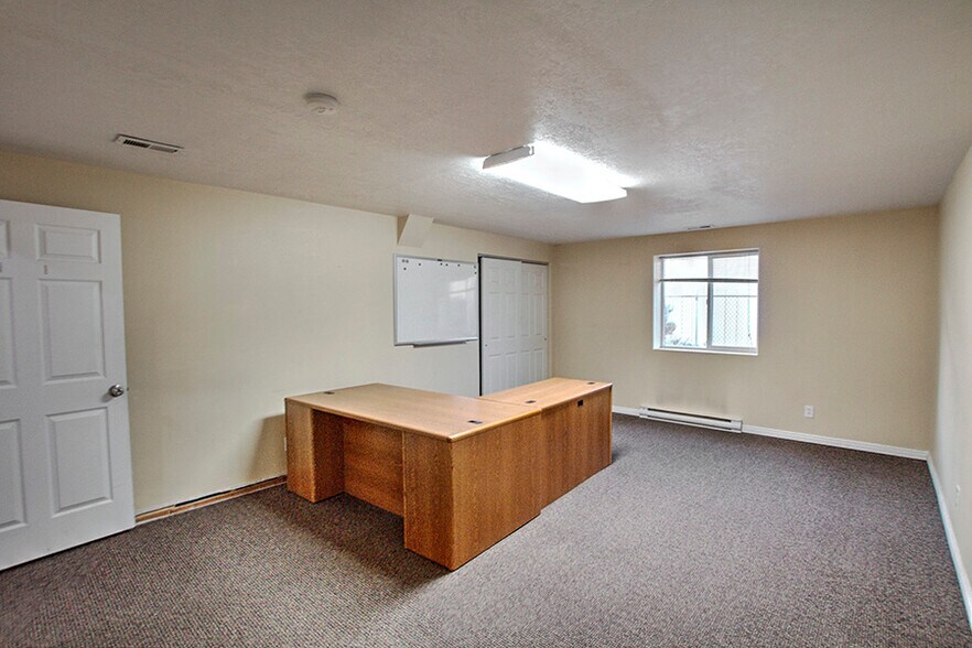 More Photos Of 225 West St, Evanston Light Manufacturing For Sale