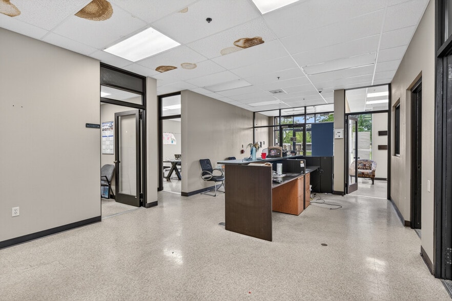 More Photos Of 310 Pennington Dr, Paris Manufacturing For Sale