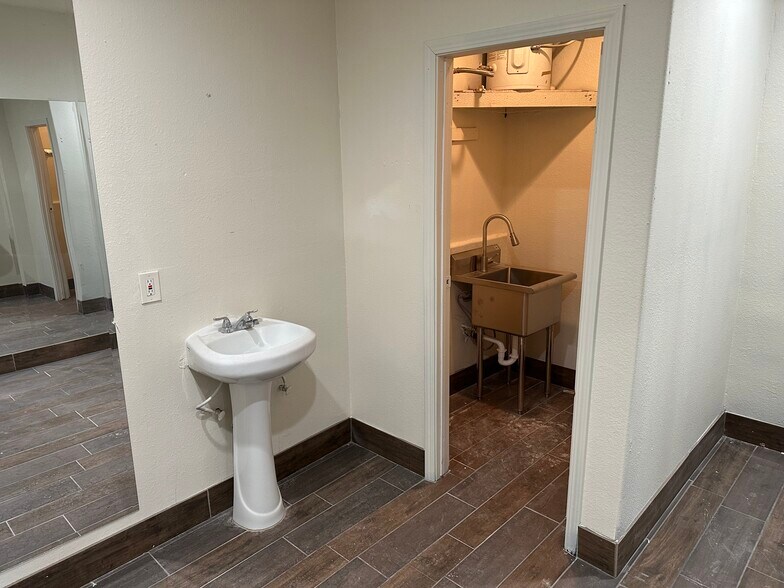 More Photos Of 3248 Civic Center Dr, North Las Vegas Storefront For Sale
