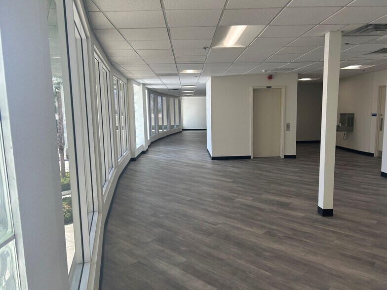 More Photos Of 42650 Melanie Pl, Palm Desert Loft Creative Space For Sale