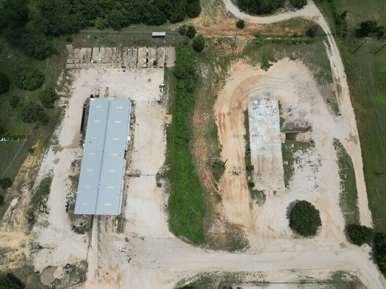 More Photos Of 207 Samuel Dr, Weatherford Warehouse For Lease