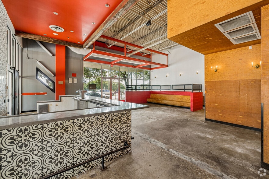More Photos Of 301 N Guadalupe St, San Marcos Storefront Retail Office For Lease