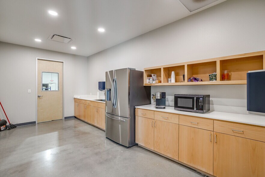 More Photos Of 1510 Markum Ranch Rd, Fort Worth Warehouse For Lease