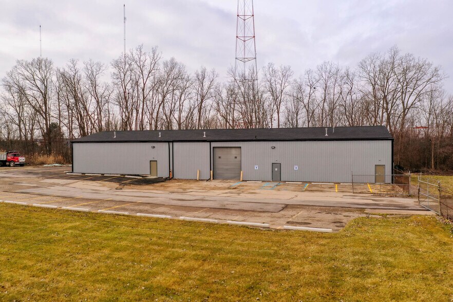More Photos Of 3108 E Bristol Rd, Burton Warehouse For Lease