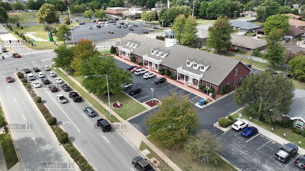 More Photos Of 1411 E Primrose St, Springfield Office For Lease