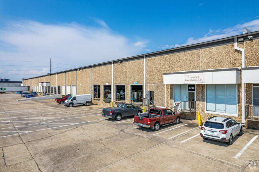 More Photos Of 4900-4930 Sharp St, Dallas Distribution For Lease