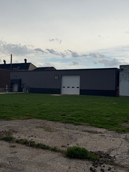 More Photos Of 405 18th Ave, Rockford Warehouse For Lease