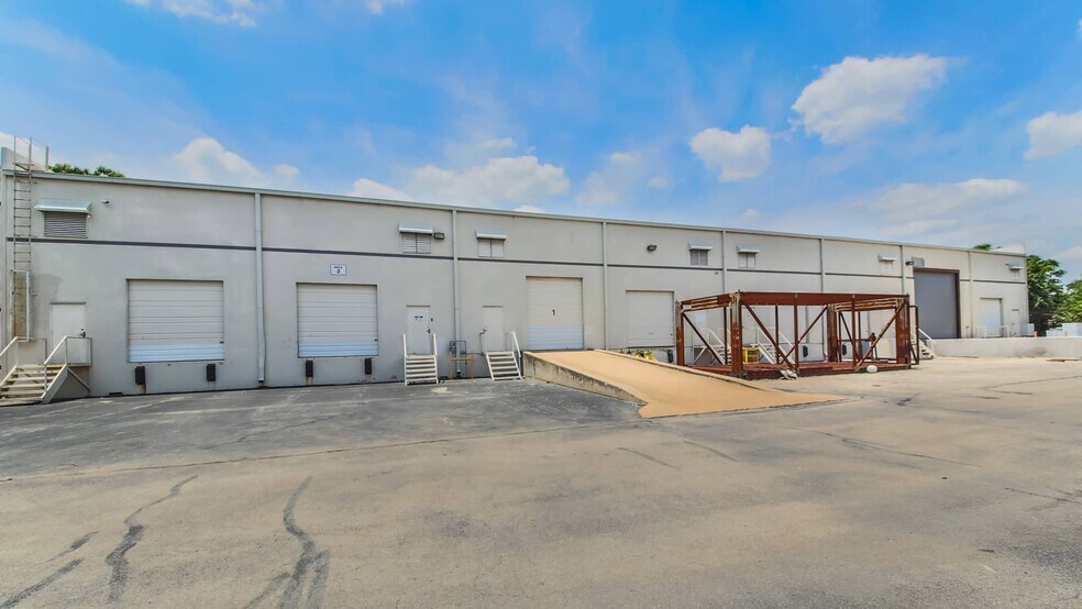 More Photos Of 6004 Techni Center Dr, Austin Warehouse For Lease
