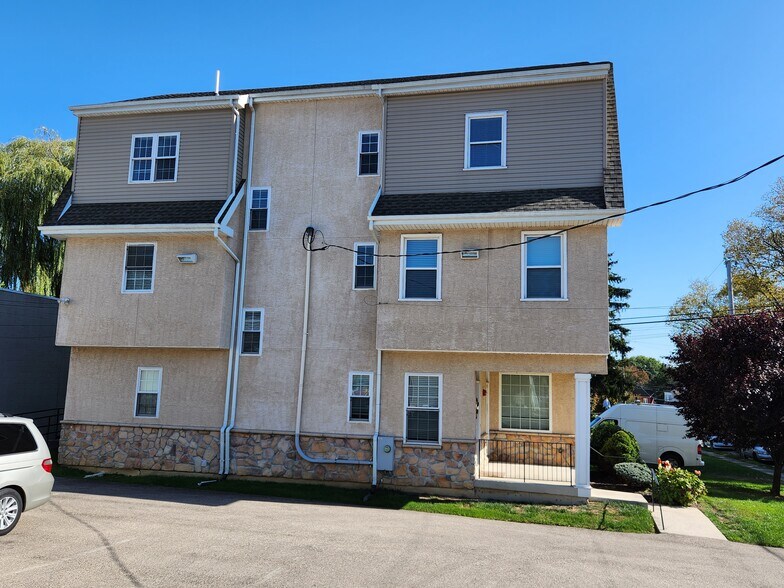 More Photos Of 1901 Pennview Rd, Havertown Flex For Sale