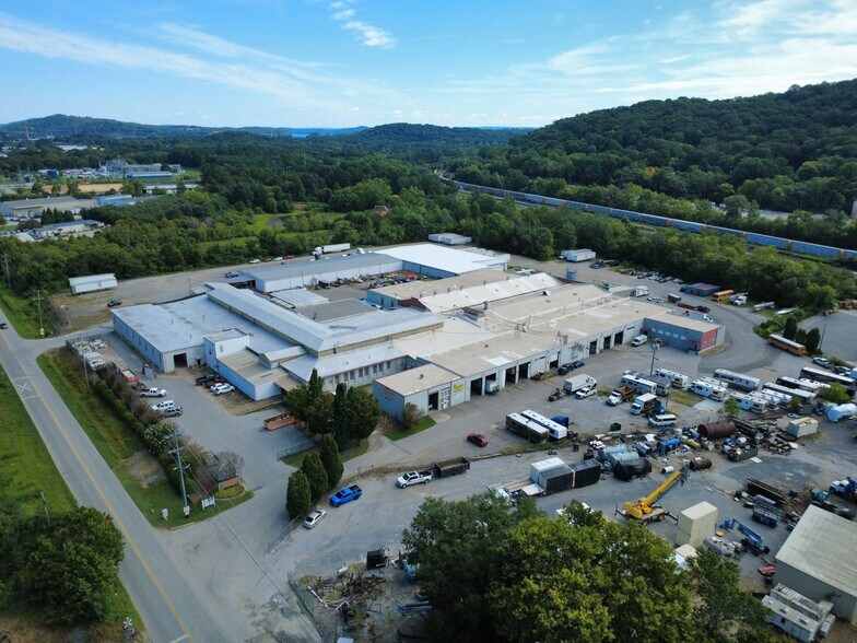 More Photos Of 3500 N Hawthorne St, Chattanooga Light Distribution For Lease