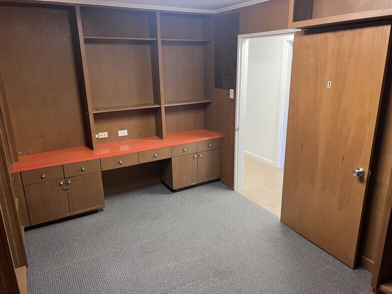 More Photos Of 712 5th Ave N, Texas City Office For Sale