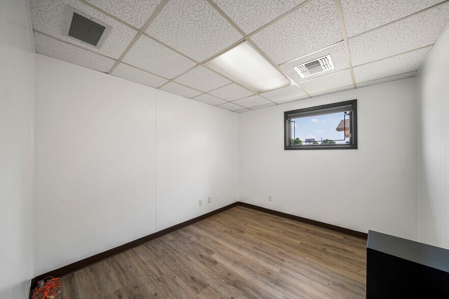 More Photos Of 700 S Main St, Grove Medical For Sale