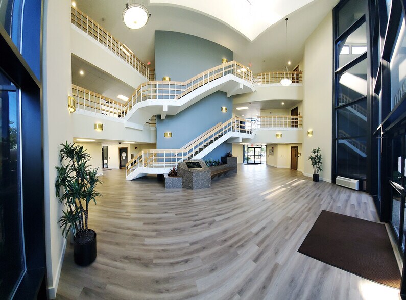 More Photos Of 10200 Linn Station Rd, Louisville Office For Lease