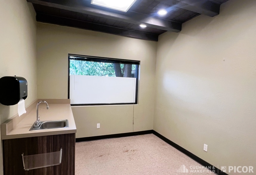 More Photos Of 3970-3986 N Campbell Ave, Tucson Medical For Sale