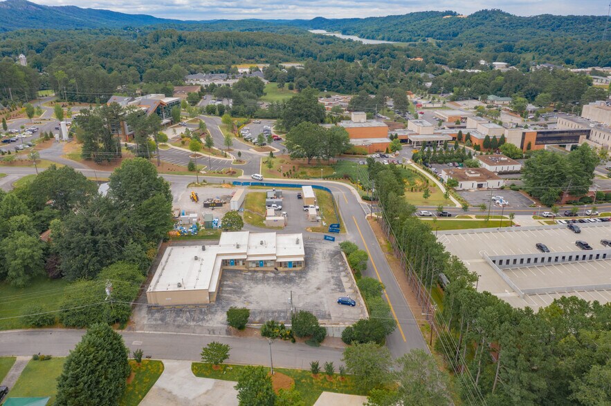 More Photos Of 1401 Applewood Dr, Dalton Medical For Lease
