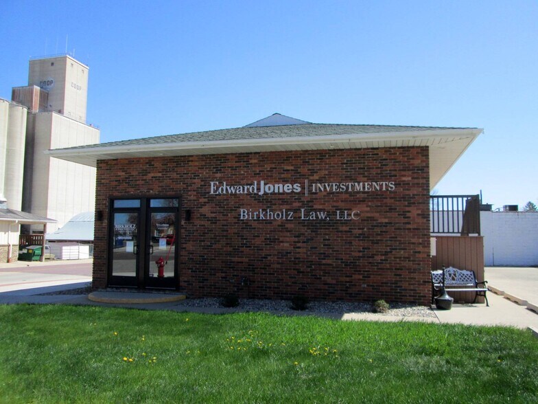 Primary Photo Of 101 7th St S, Saint James Freestanding For Lease