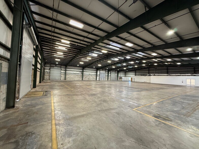 More Photos Of 7835 Ellis Rd, West Melbourne Service For Lease