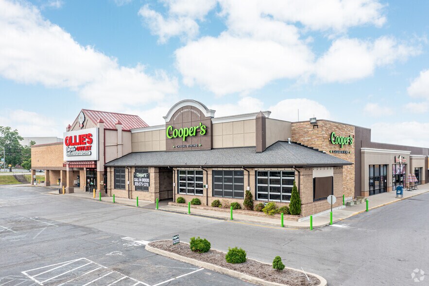 More Photos Of 616-690 University Shopping Ctr, Richmond General Retail For Lease