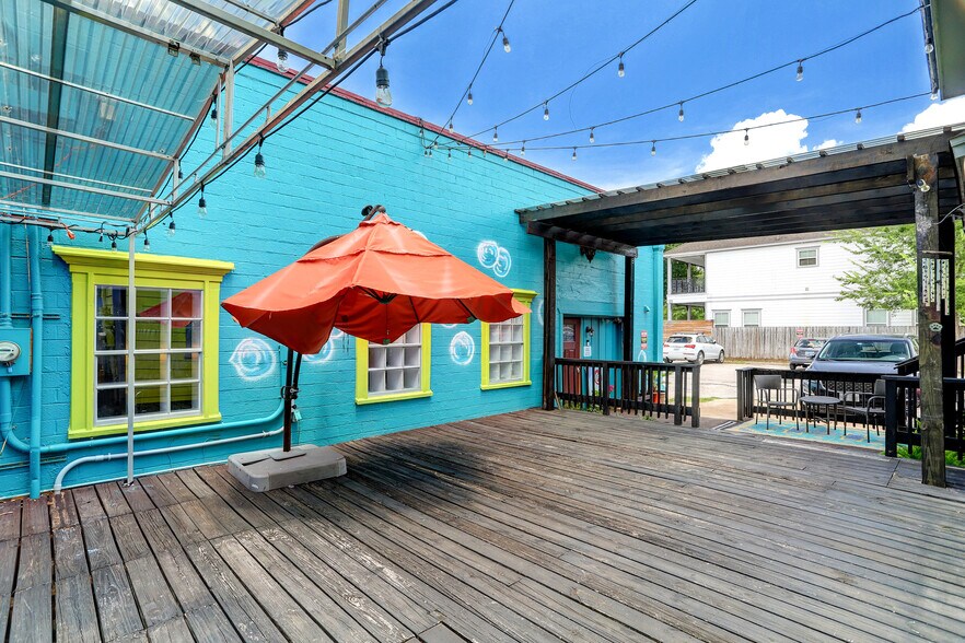 More Photos Of 508 Pecore St, Houston Freestanding For Lease