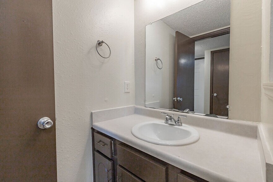 More Photos Of 7404 Lyrewood Ln, Oklahoma City Apartments For Sale