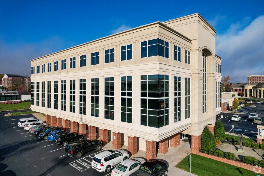 Primary Photo Of 109 S Northshore Dr, Knoxville Medical For Lease