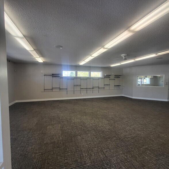 More Photos Of 602 S Rum River Dr, Princeton Freestanding For Lease