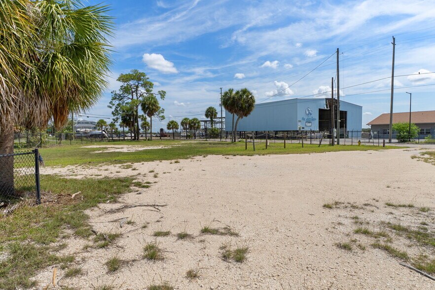 More Photos Of 5000 Calienta St, Hernando Beach Marina For Sale