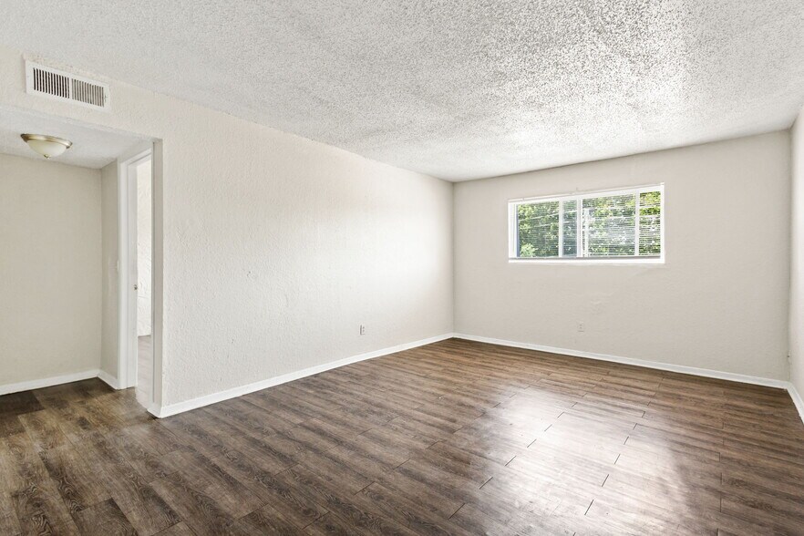 More Photos Of 7550 NW 10th St, Oklahoma City Apartments For Sale