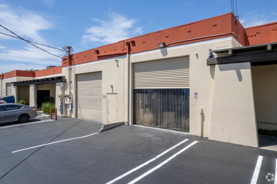 More Photos Of 21029 Itasca St, Chatsworth Warehouse For Lease