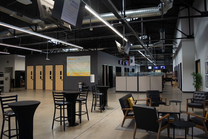 More Photos Of 5012-5116 Dudley Blvd, Mcclellan Flex For Lease