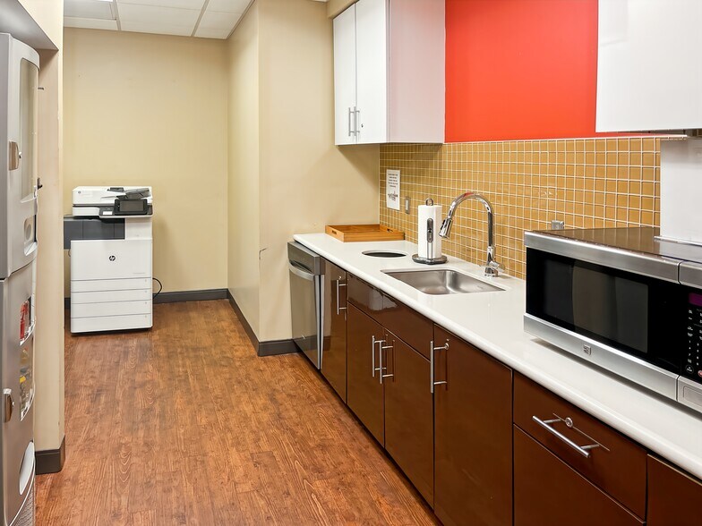 More Photos Of 601 21st St, Vero Beach Coworking Space