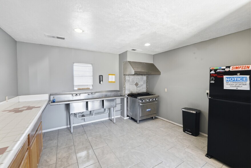 More Photos Of 606 Romero St, Belen Flex For Sale