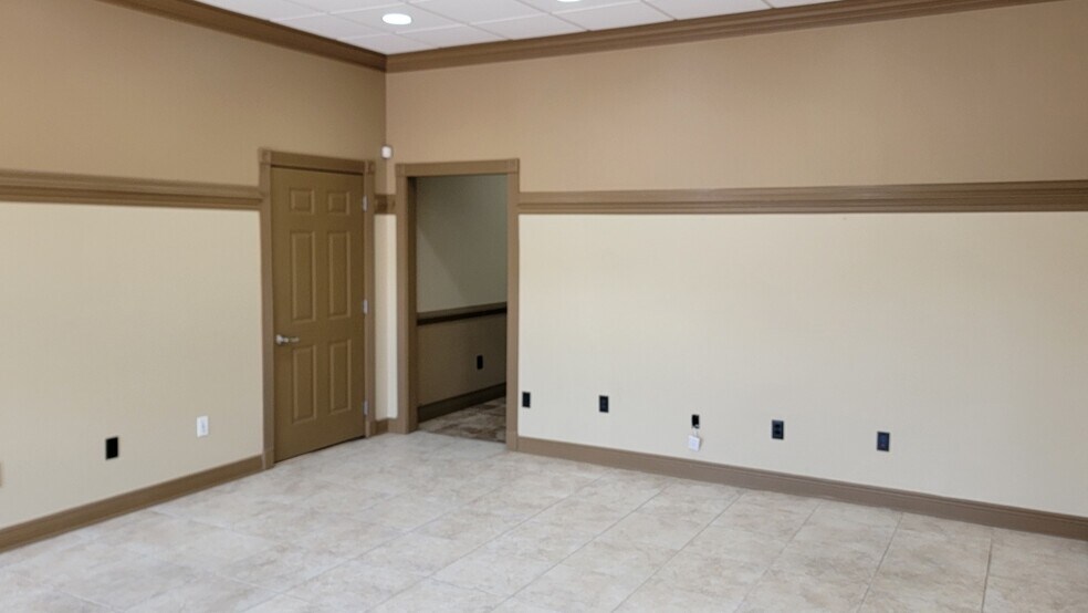 More Photos Of 8725 Youngerman Ct, Jacksonville Warehouse For Lease