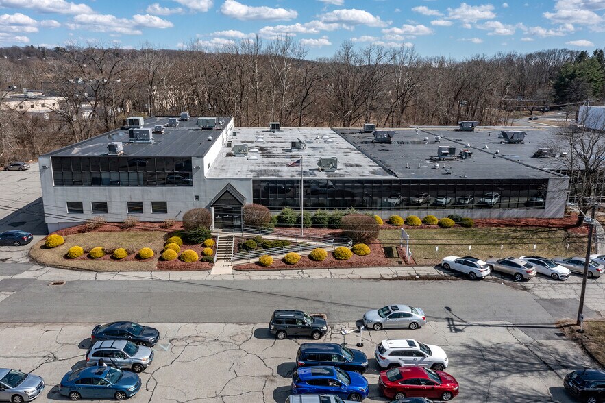 More Photos Of 1-3 Corporate Dr, Danbury Light Manufacturing For Sale