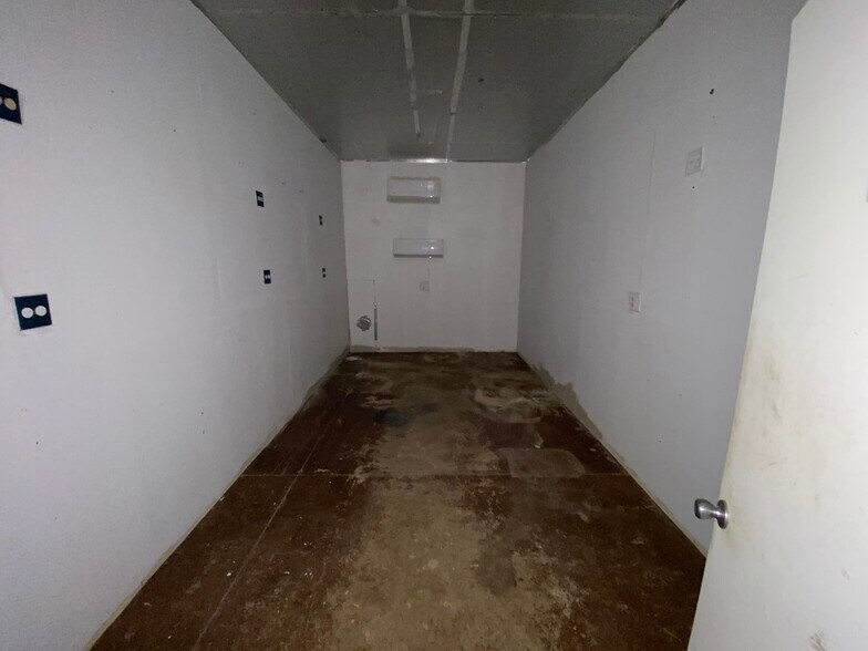 More Photos Of 6701 NW 178th St, Edmond Flex For Sale