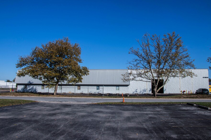 More Photos Of 2060-2078 N Integrity Dr, Columbus Warehouse For Lease