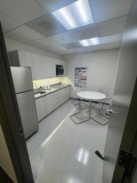 More Photos Of 4660 Kenmore Ave, Alexandria Office For Sale