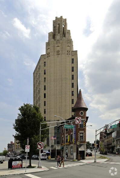More Photos Of 663 Main Ave, Passaic Office For Lease