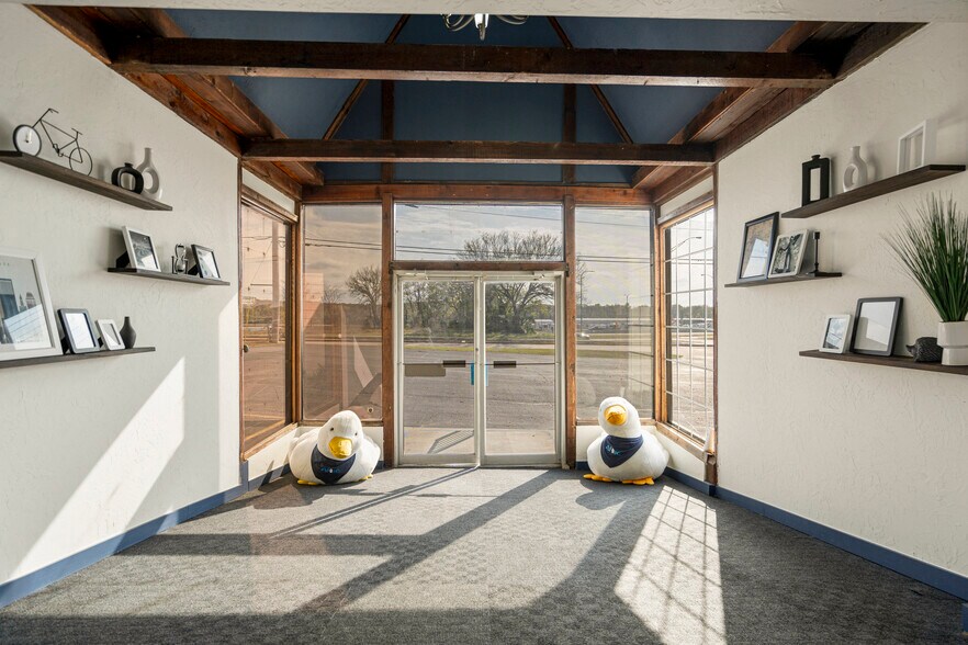 More Photos Of 1823 W 51st St, Tulsa Freestanding For Sale