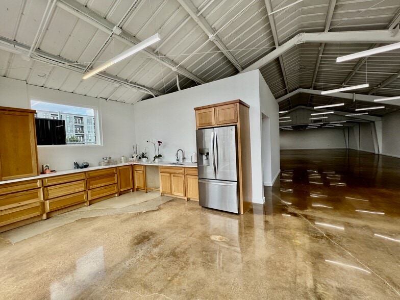 More Photos Of 2330 Langford St, Dallas Storefront For Sale