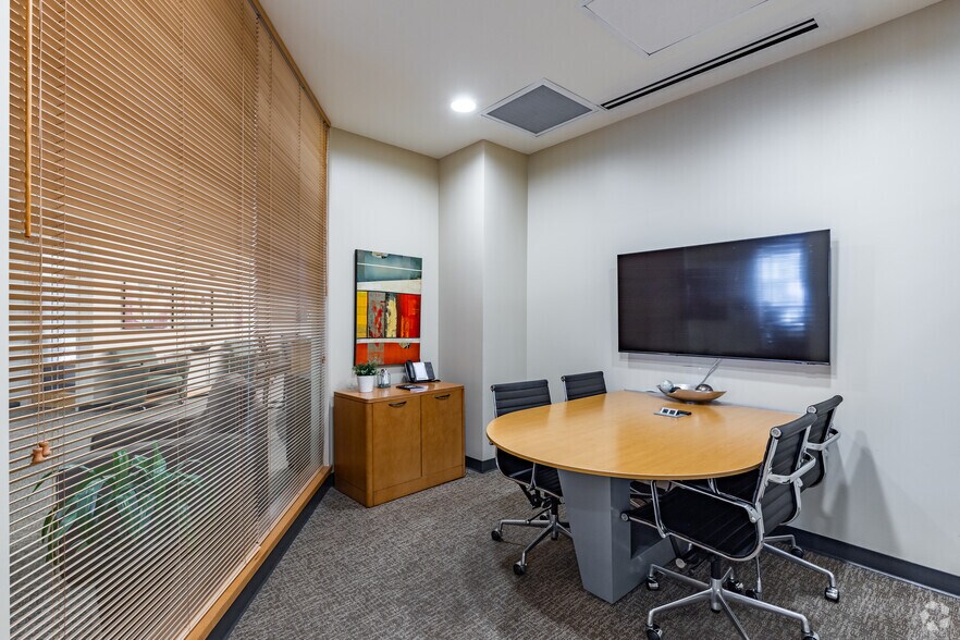 More Photos Of 121 S Orange Ave, Orlando Coworking Space