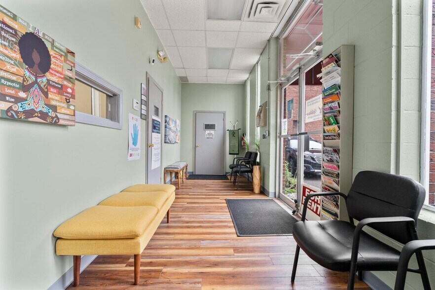 More Photos Of 378 Windsor Ave, Windsor Office For Sale