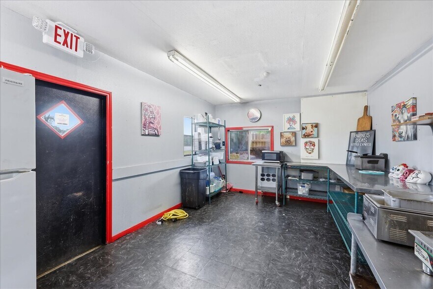 More Photos Of 5720 16th St, Orange Flex For Sale